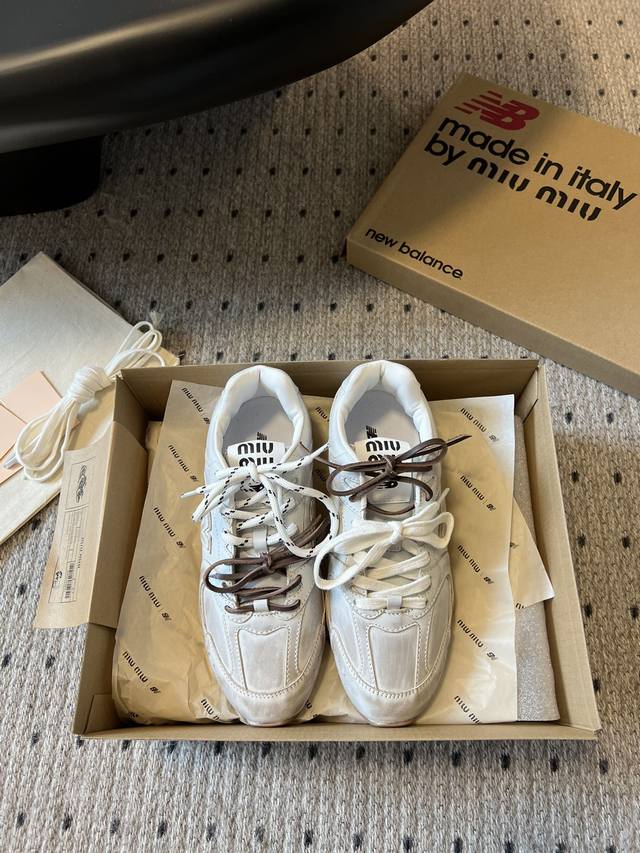 顶级版本 Miumiu X New Balance 联名款Nb530情侣款 运动鞋 Miu Miu 缪缪大秀上爆出的这双与New Balance 新百伦联名款运