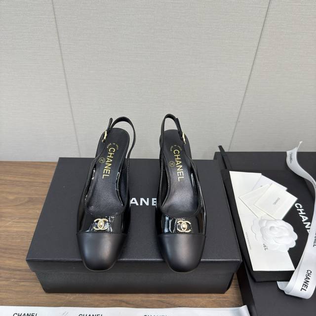 香奈儿Chanel 25 S 新款 玛丽珍 凉鞋系列 高版本 专柜简直疯抢了，各大社交平台热门晒图，这期的走秀款绝对太帅了，绝对是这一季最热门的款式，专柜仙女们