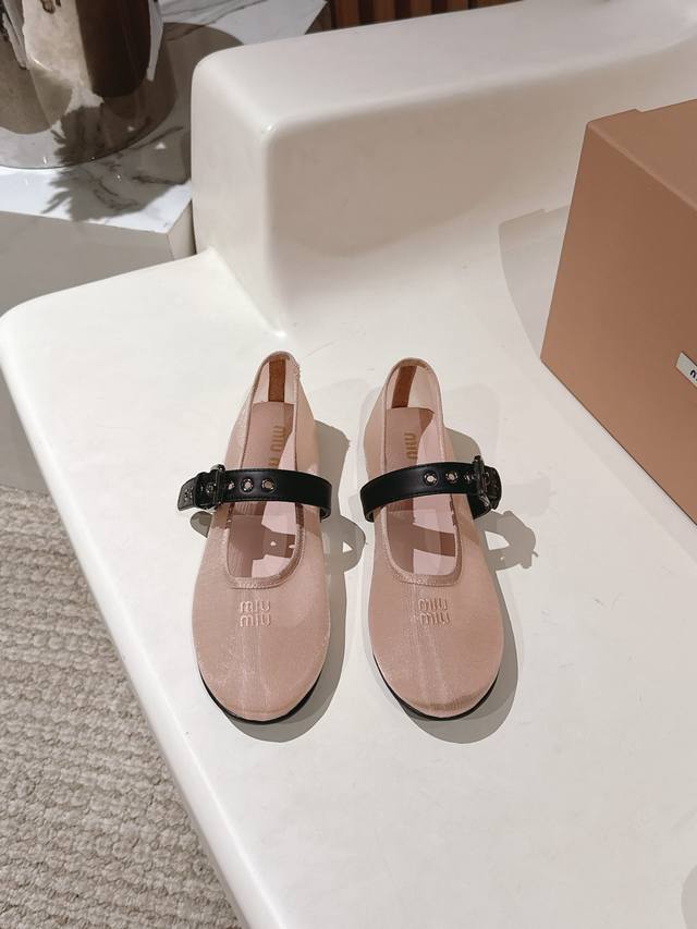 跑量款 Miu Miu 镂空编织芭蕾鞋单鞋缪缪女士蝴蝶结装饰缎面芭蕾舞平底鞋独家高版 Miu Mi*2025春夏芭蕾网纱平底玛丽珍乐福鞋平底Zp开发 原版秒杀市