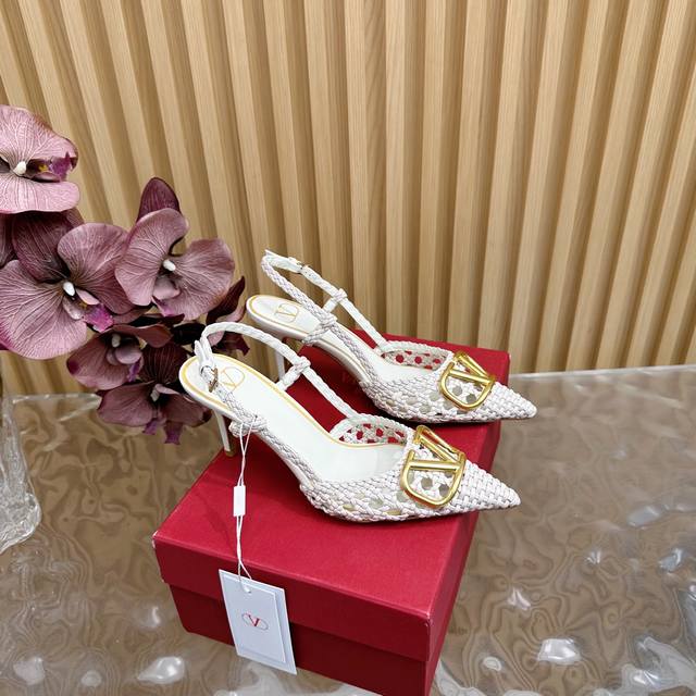 2025走秀款高版本Valentino 高跟编织网 凉鞋 单鞋 绝美的质感 非常好搭配，任何季节可穿 华伦天奴此系列演绎全新时尚魅力 延续超高跟设计，深得海外知