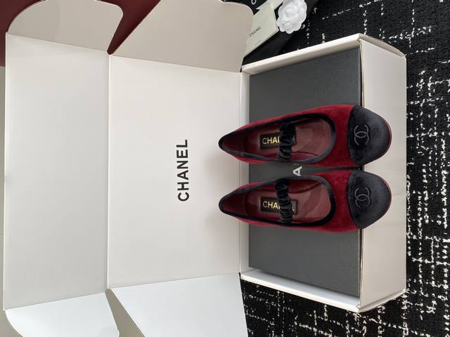 代购级 官网同步盒包装 Chanel小香 25Ss 春夏鞋头电绣双C Logo点缀，玛丽珍 粗跟单鞋 宛如女神脖子上的项链，上脚包裹性非常好，上脚跟显瘦，真的是