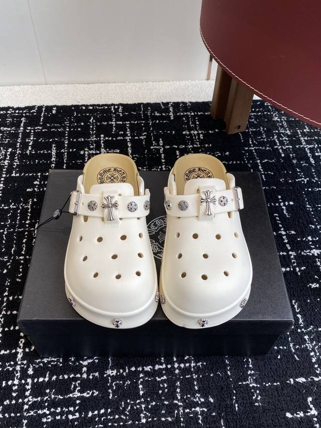 代购级 Chrome Hearts 克罗心 25Ss 新款 洞洞 包头拖 代购找很久才买到货，真的一鞋难求，真的超级好看，姐妹们给我冲 Size：35-40 4