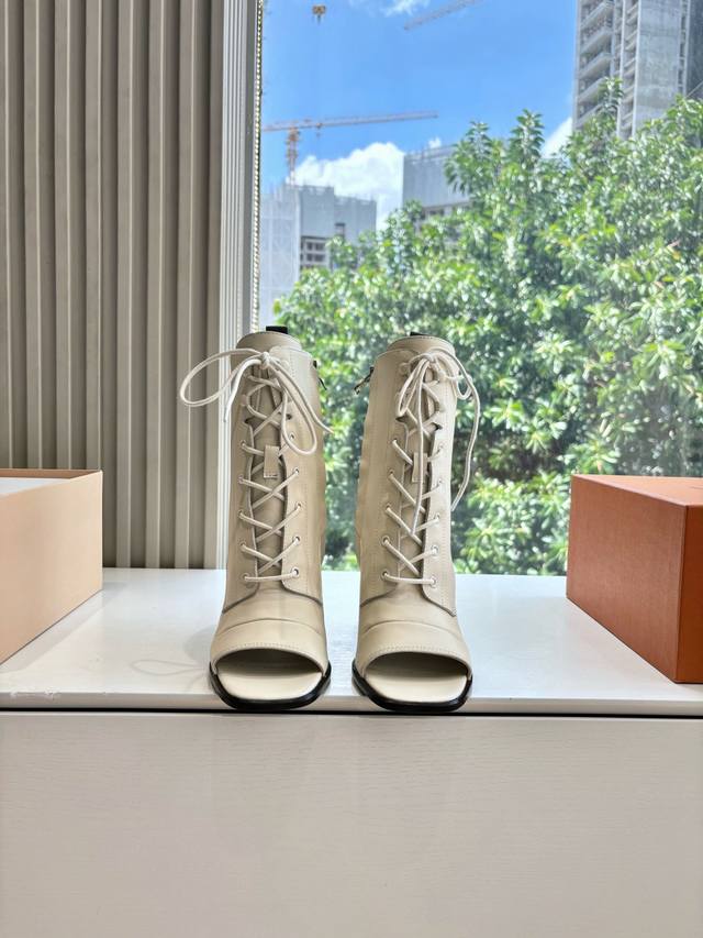 Louis Vuitto路易斯威登Lv驴牌L家棉鞋Archlight经典Skate你的Lv穿搭今日分享 Louis Vuitton 老花厚底切尔西短靴 原版购入