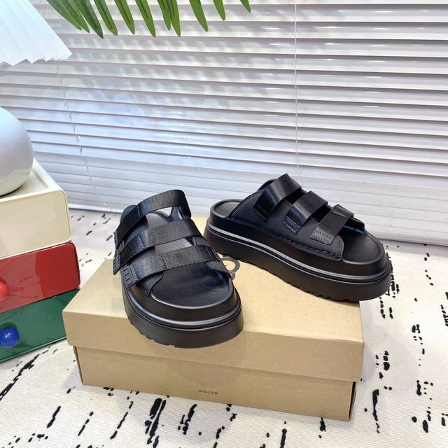Ugg~25Vs春夏爆款松糕厚底凉鞋系列 松糕厚底凉拖 主打一个随心索性 简单大方不失优雅 多巴胺凉拖！夏天的专属浪漫！！ 面料:原版定制牛皮魔术贴 内里:原版