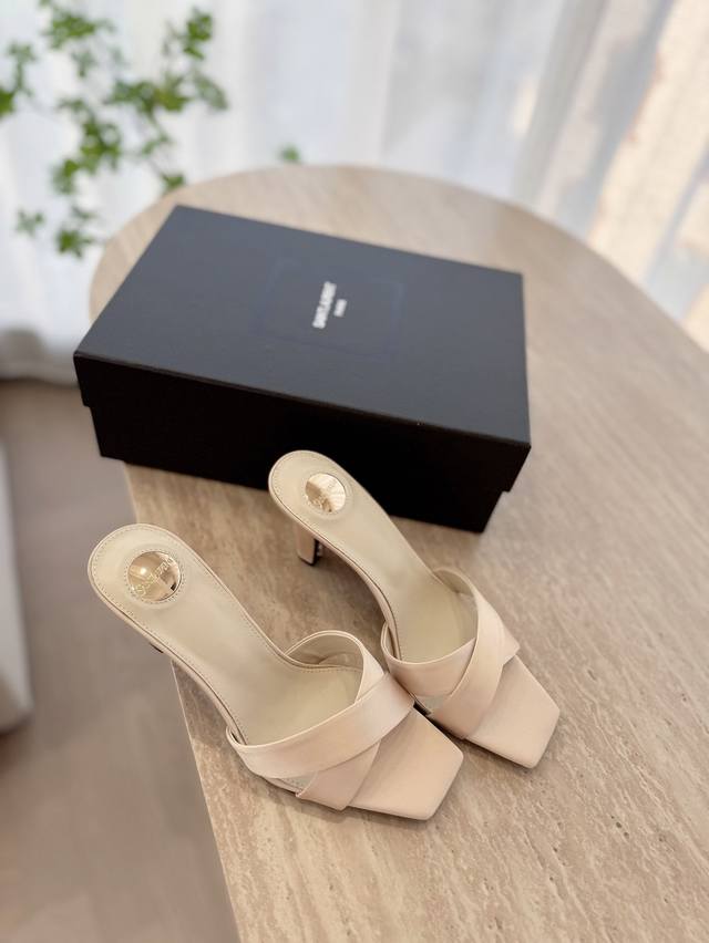 冲量价: 高版本 Saint Lauren* 圣罗兰Ysl 25Ss 春夏全新走秀款大水钻高跟鞋凉鞋 唯有Ysl最懂女人心，不接受反驳，超级无敌女人味神器，女人