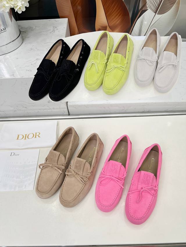 冲量价: Dior 迪奥春夏新款超轻果冻系列乐福鞋 全新 版面力求打造时尚经典单品 巴黎时装周第一场分量十足的大秀场打造的新品 灵感由D主设计师巧妙结合在完美鞋