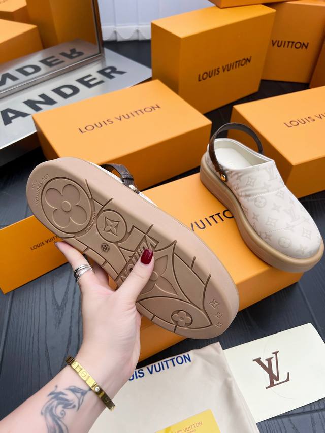 冲量价: Louis Vuitton 路易威登 Lv 新款专柜同步发售，鞋面意大利进口专属面料，全进口羊皮内里，完全1比1复刻，鞋底：特供原版底，独家活动成型超
