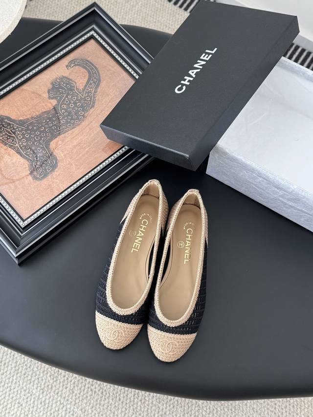 冲量价: Chanel 25S新色芭蕾舞鞋 原版1:1复刻 经典中的经典 无论搭配裤装还是裙装都是完美 小圆头的设计很好的修饰脚型 ，小仙女们必备！ 跟高：2.