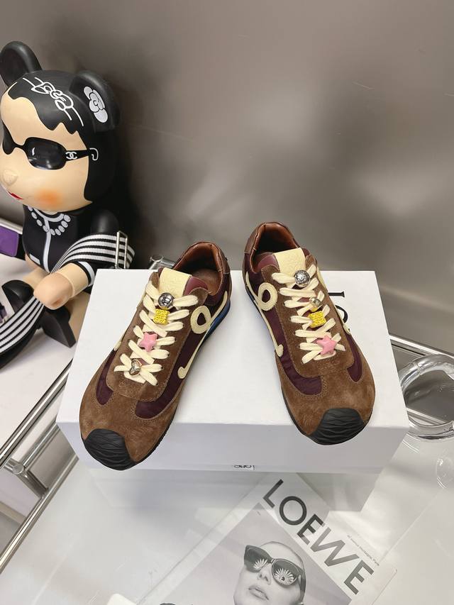 冲量价: 加扣15，加飞机盒20 Loewe原版Ballet Runner2.0 罗意威芭蕾鞋！ 不对称鞋头造型，罗意威的标志性设计！ 超柔软、轻便且灵活的波浪