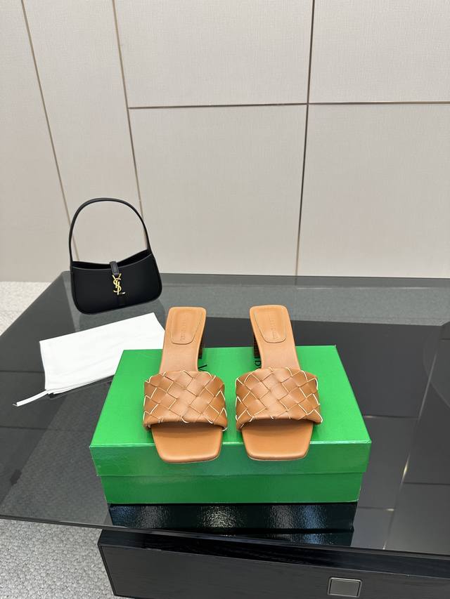 Bottega Venet* 最新最经典编织高跟凉鞋！Ins&小红书巨多网红明星上身！上脚超性感！真的太美了！这款哑光的鞋面超有高级感！高级穿着又仙女简约时髦又