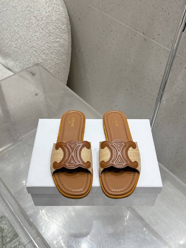 Celine 塞琳 2025Ss 春夏新款拖鞋 凯旋门英伦风平底微标拖鞋 简约大气时髦 耐看不过时 是时尚圈永不退潮的经典所在，复古的英伦风格，让你穿出不一样的