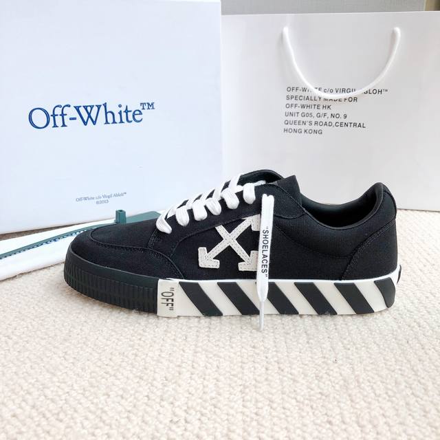 Off White新品上新 情侣款 大底边有品牌标 工厂P价 Off White新品上新 潮牌箭头斑马线大底，官网同步现货供应Off White经典十字标撞色标
