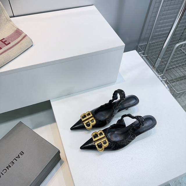 高品质出厂 ！顶级品质Balenciaga巴黎世家 25春夏爆裂纹漆皮尖头Bb五金扣饰气质高跟鞋后空松紧单鞋凉鞋 原版购入开发！经典巴黎家独有的时尚魅力，上脚超