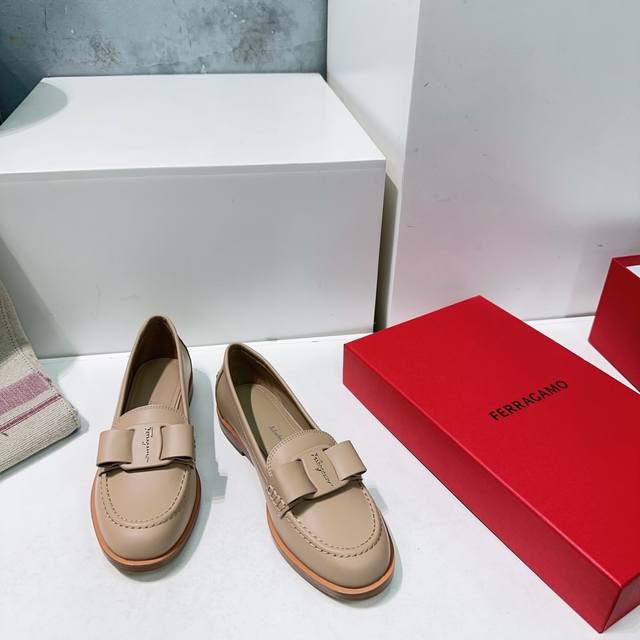 高品质出厂 ！顶级品质原单渠道！Ferragamo菲拉格慕25春夏新款蝴蝶结乐福鞋！原版购入1:1开发！ Sf菲拉家这款乐福鞋上脚特有气场 独特魅力 大家喜爱的