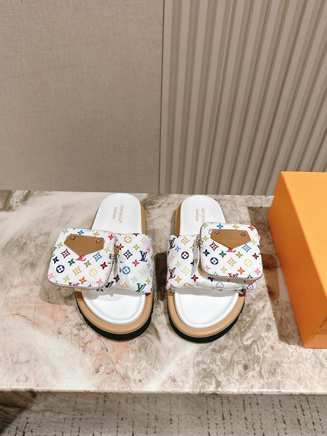 Lv路易威登驴家新品 顶级版本专柜主打最新款驴牌拖鞋 硬货上新口袋款 代购级别！高级感十足！国内外博主刷爆的一款，复古又时髦 上脚美炸了！官网主推款！ 鞋面：原