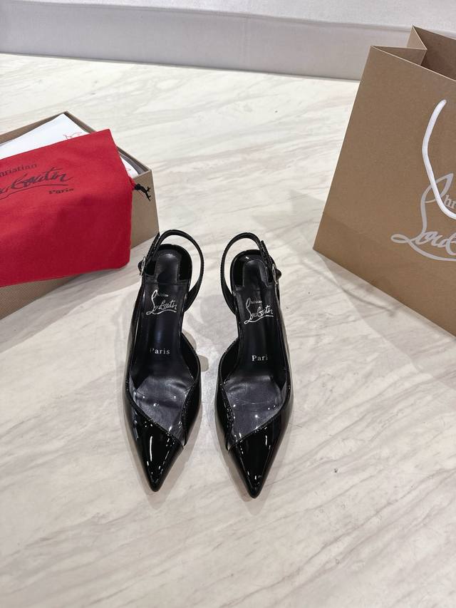 顶级版 原版盒 Christian Louboutin 2025S原版开发顶级Cl漆皮后空凉鞋 材质：头层高光小牛皮Pvc 内里：粒面珠光羊皮里 大底：原版进口