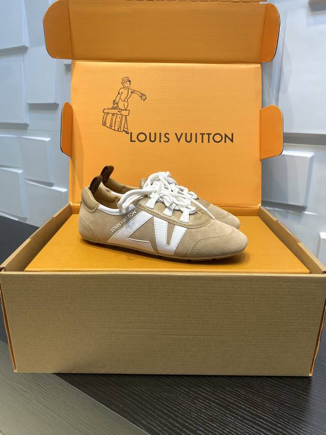 顶级版本： Lv路易威登 L家 驴牌 最新Sneakerina系列 情侣款 芭蕾运动鞋 德训鞋 休闲 平底鞋 球鞋 原版购入开发 做货 这款Lv Sneaker
