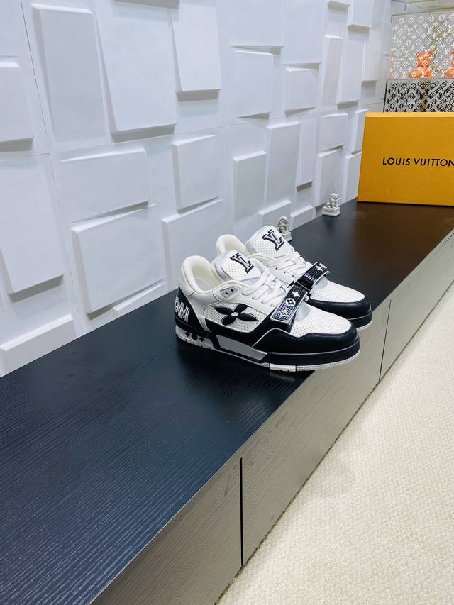 顶级版本： Lv 路易威登L家 驴牌 Trainer系列 魔术贴 四叶草 休闲 运动鞋 滑板鞋 原版购入开发 做货 原版购入开发 做货 本款 Lv Traine