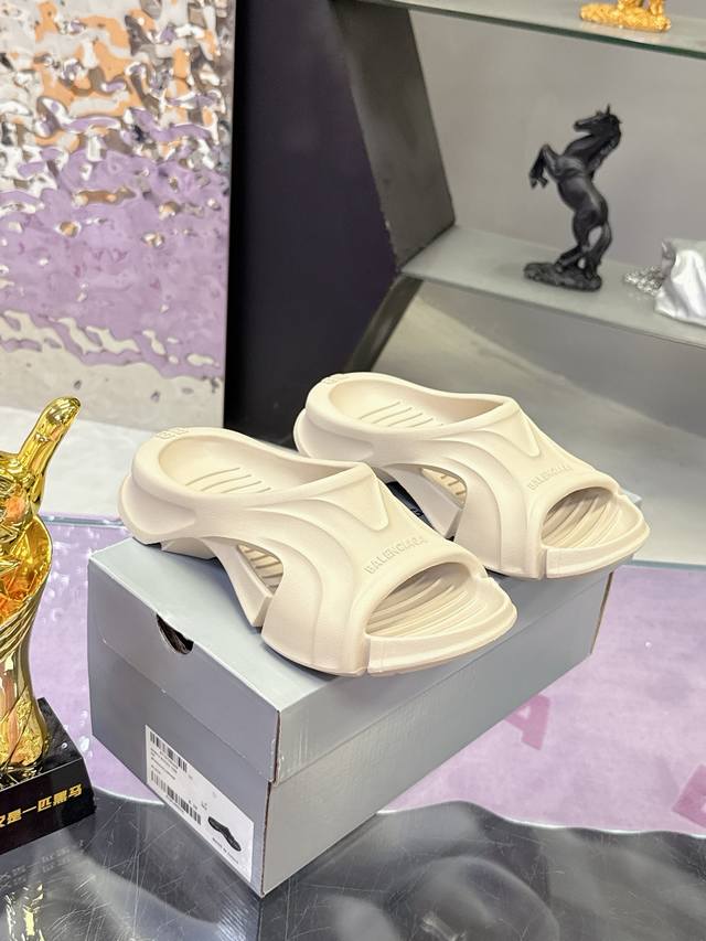 工厂P价P： 情侣款，运动鞋正码 巴黎世家拖鞋系列 Balenciaga巴黎世家 Logo Pool Slides夏季时尚潮流爆款时装周街拍潮流涉水凉拖鞋 耐看