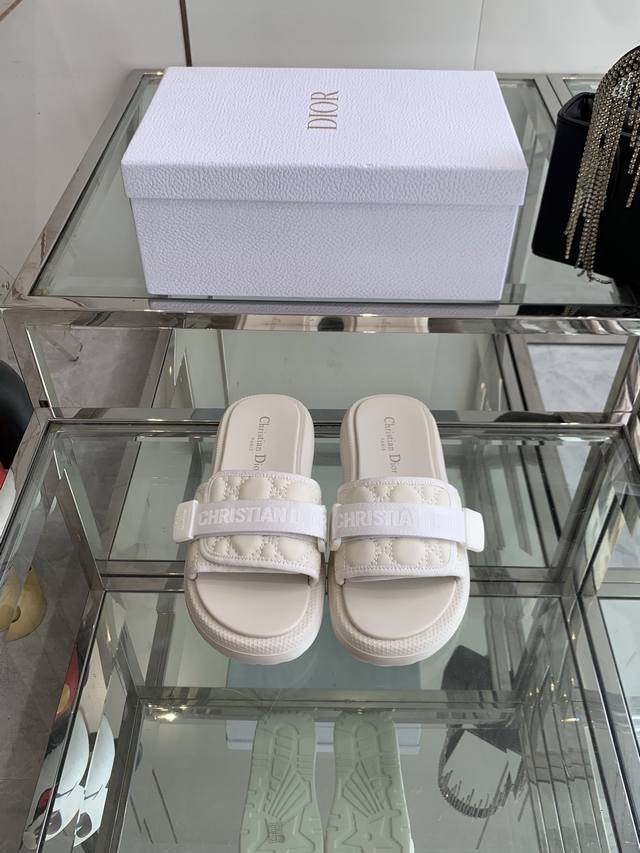 Dior 25Ss 春夏最新款 超轻发泡大底 沙滩拖鞋 夏威夷沙滩运动拖鞋 Angelababy入主迪 奥春夏力推系列 官网暂不接受预订部分专柜有售 顶级品质