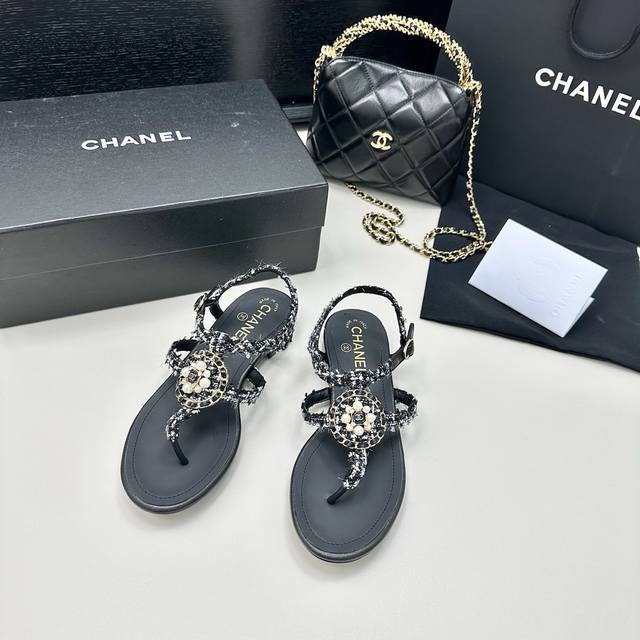 Chanel香奈儿25年新款 小香家链条珍珠扣夹趾凉鞋 材质:毛呢 真皮底 正码:35-39订做40