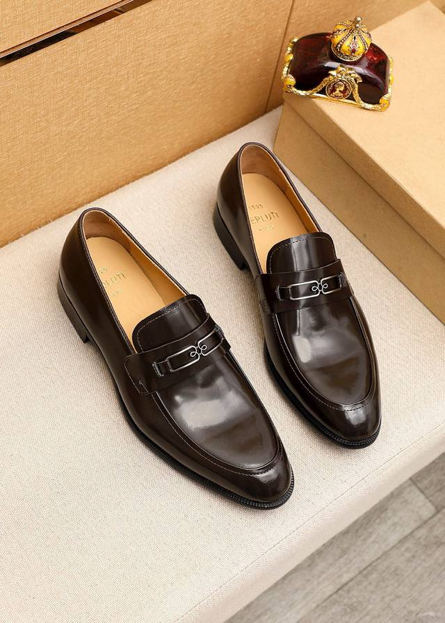 Berluti 伯尔鲁帝 爆款皮鞋顶端品牌奢侈顶级～质量 。 最新時尚休闲鞋..鞋面選用原版头层开边珠制造 水染皮内里 原版个性时尚柔软橡膠耐磨防滑大底，上脚轻