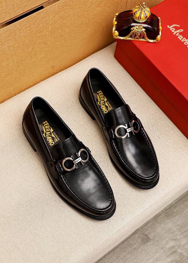 商品商标：Ferragamo 菲拉格慕 休闲皮鞋 正码码数: 39-44 38.45.46订制 商品材料：精选 进口头层小牛皮鞋面+原版五金扣，进口水染牛皮内里