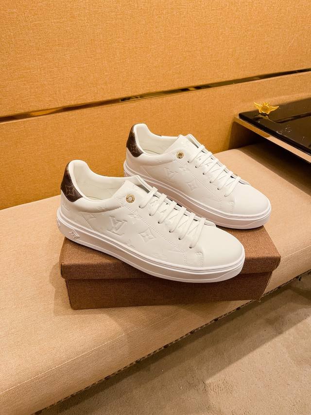 工厂P批 Lv 路易威登男鞋高端品牌 官网1：1最新力作：鞋面采用意大利进口头层牛皮搭配舒适透气内里原版防滑耐磨大底制作，让行走更加便捷舒适！独家新款，惊世之作