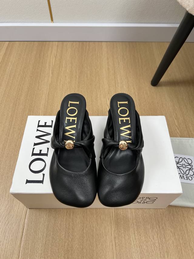 Loeve 罗意威 2025 2025春夏新品 专柜最新爆半拖鞋系列 鞋面 ：原版进口羊皮 内里 ：羊皮 大底 ：原版开模防滑橡胶大底 跟高 ：4.5Cm 码数