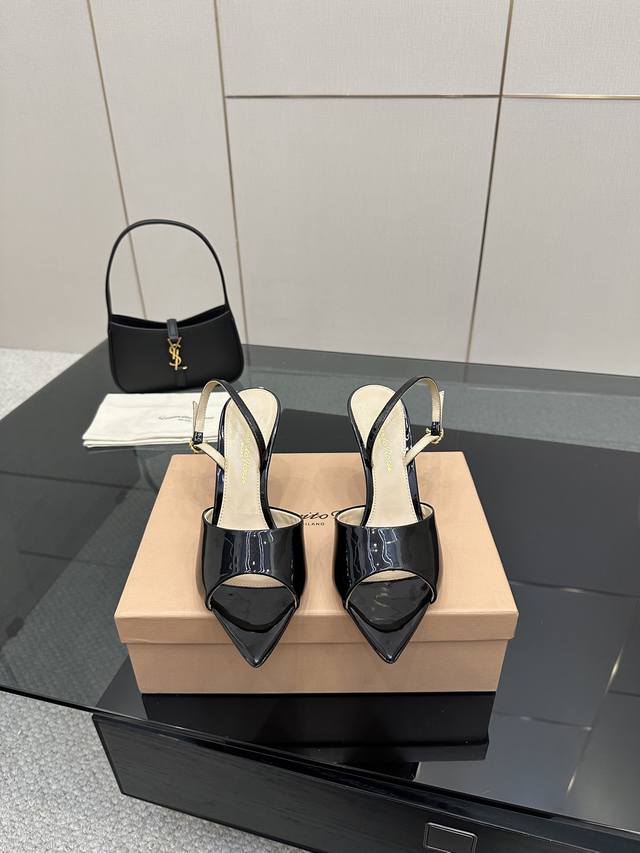 Gianvito Rossi 2025新款凉鞋 顶级版本 代购品质 这双尖头高跟豹纹凉鞋，把野性与优雅焊在脚上！ 豹纹纹路如暗夜玫瑰，自带致命吸引力，尖头设计精