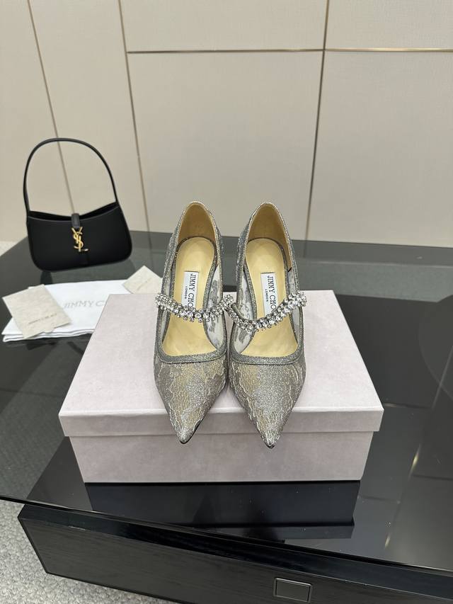 Jimmy Choo｜吉米周经典春夏爆款蕾丝 水钻链条高跟鞋 -超级仙的一款啊！美得让人窒息！ 蕾丝给人以一种很神秘的感觉 朦胧看不清 不管是衣服还是裙子 穿在