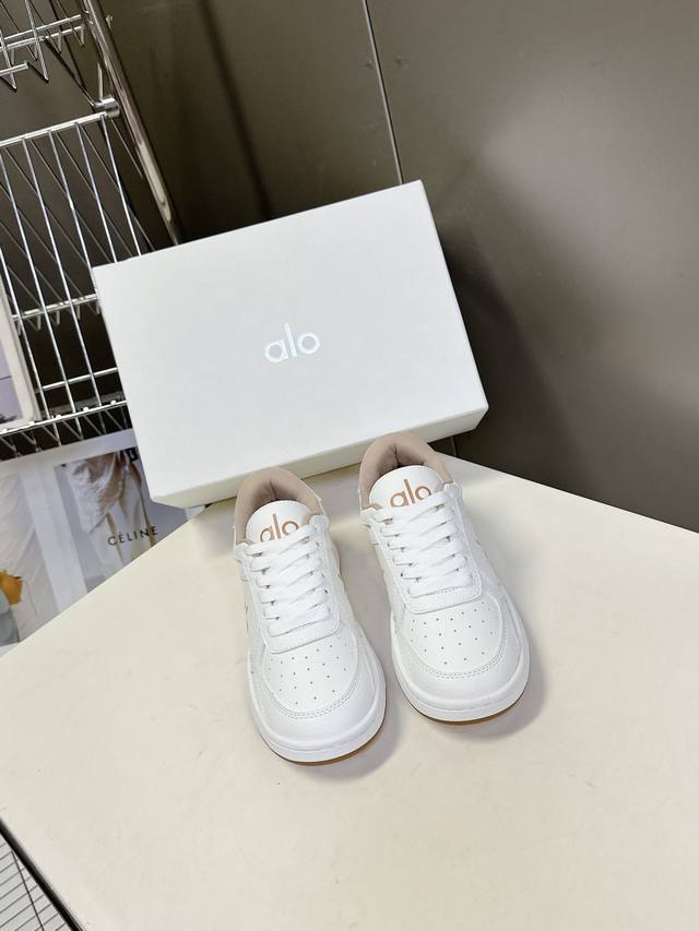 Alo2025春夏新款拼色小白鞋厚底舒适休闲鞋 今天超级的品牌 好多明星网红种草 上脚非常轻便套上袜套搭配更好看！而且还是明星同款推荐～显腿细 超级适合我们小个