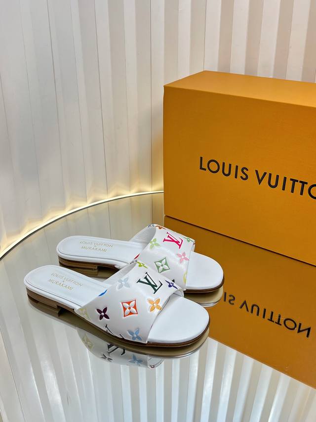 顶级版本Lv 驴家 太好看了 很少做Lv家的单品 但是这双小猫跟我真的是没法拒绝啊！原版购入 用心开发 鞋跟都是开模定制 老花单宁色搭配的棕色皮质，也太出彩了！