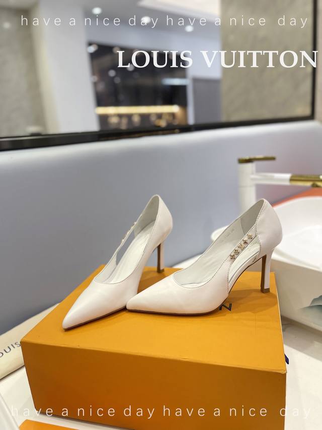 独家首发 春款 Louis Vuiton 路易威登 法国代购新款驴牌 春夏首选 最新款法国卖爆了， 原版开模金属扣细节不可忽视 头层牛皮质感立体穿出时尚芭莎的气
