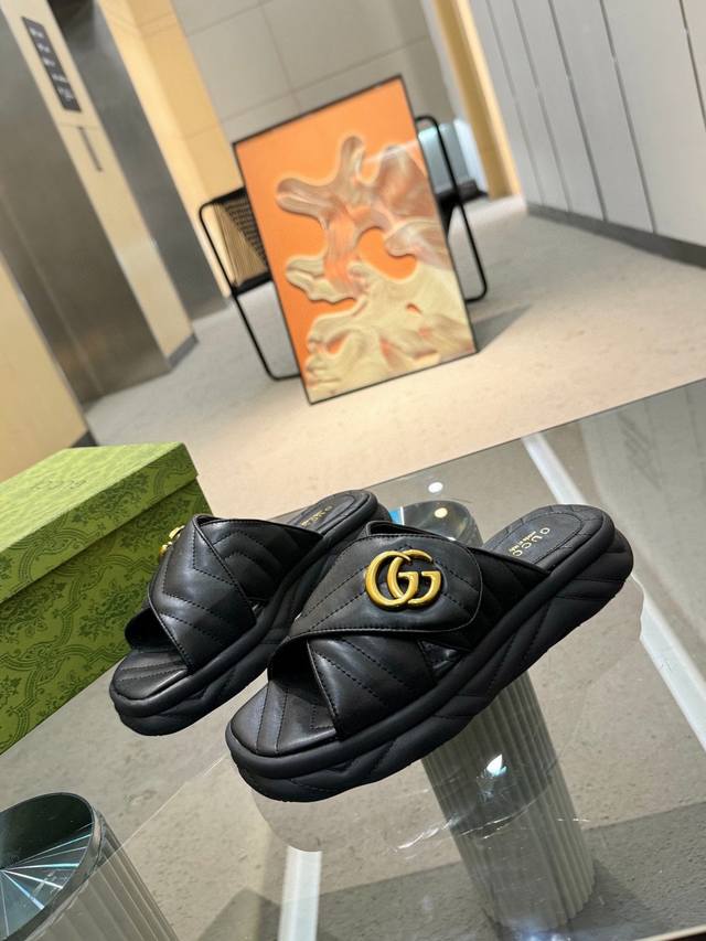 工厂P价 Guccss最新款褶皱面包拖鞋，少女感十足的单品，精致时髦，舒适度满分，不挑脚型超好搭，原版 1:1开模明星网红热爱款 ，亲肤柔软夏季必备款 鞋面外表