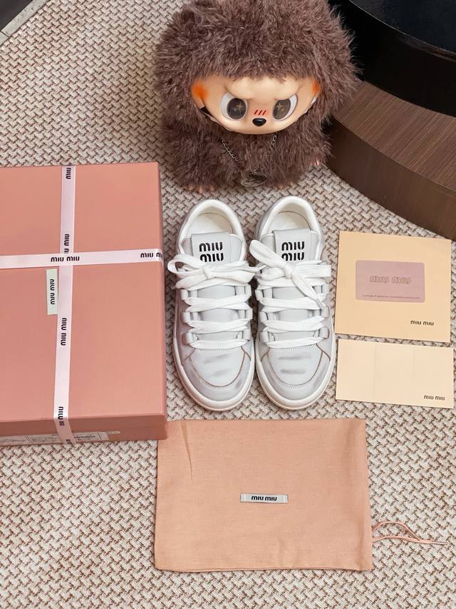Miumiu 厚底休闲鞋整双鞋子采购Zp开发打造，全部定制材料，独家开模大底，细节全部对版出货，连包装也做到跟正品一样。码数:35-41 41不退换