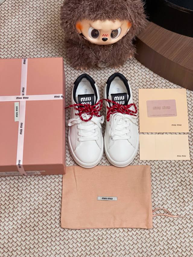 Miumiu 休闲鞋整双鞋子采购Zp开发打造，全部定制材料，独家开模大底，细节全部对版出货，连包装也做到跟正品一样。码数:35-41 41不退换
