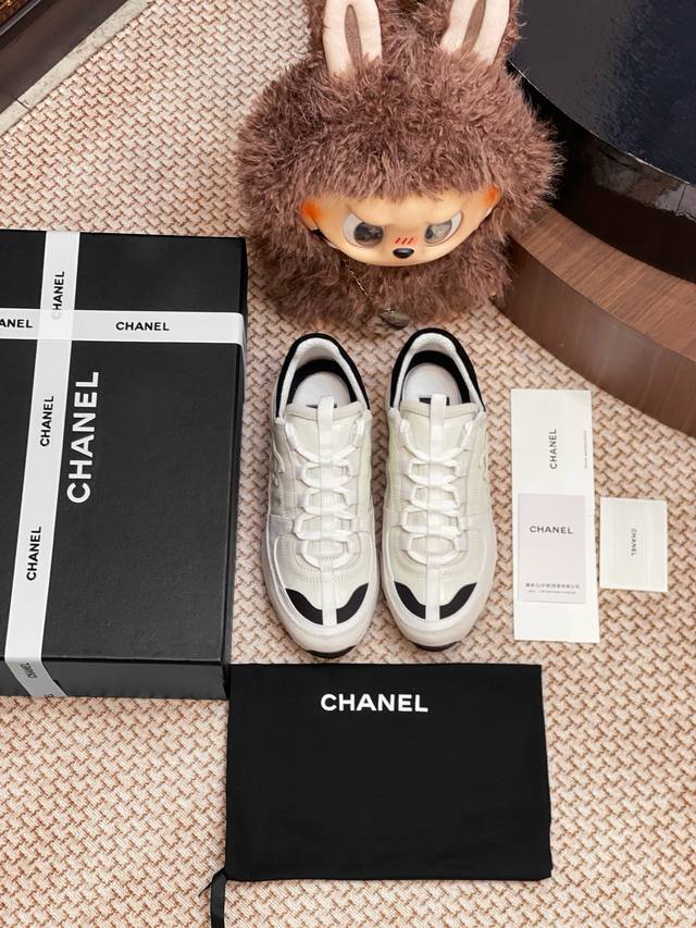 Chanel 新款运动鞋整双鞋子采购Zp开发打造，全部定制材料，独家开模大底，细节全部对版出货，连包装也做到跟正品一样。码数:35-40