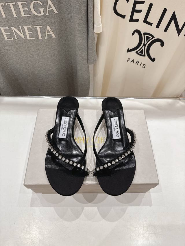 高版本出厂 Jimmy Choo*｜Jc 吉米周2025Ss新款简约夹脚高跟鞋拖鞋 原版套楦，完美的线条，简约大气上脚显气质粗跟舒适百搭，还能拉长双腿显高显瘦显