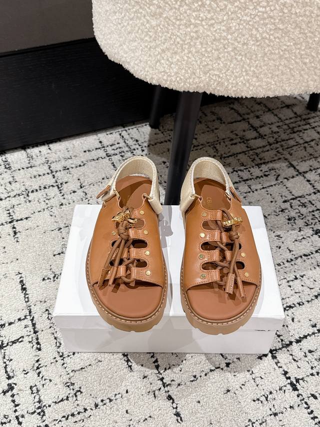 顶级版本 Celine 赛琳 25 春夏最新款复古凯旋门系带 厚底 时髦 凉鞋 夏天搭配袜子 简直绝绝子了复古的点上带上了满分时髦感颜值 绝原版购入开发 依旧最