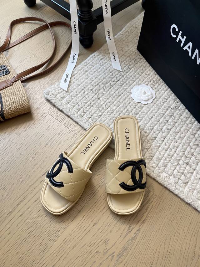 Chanel 25K早春新款康鹏拖鞋！ 顶级版本！对版货 鞋面牛皮 内里垫脚羊皮 原版大底 码数：35-40 定制不退换