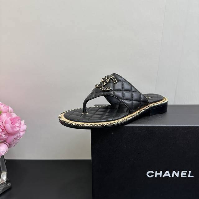 Chanel香奈儿小香官网同步高版本更新款人字拖夹趾拖鞋 Chanel 2025香奈儿顶级凉拖系列 春秋季香家必备爆款，女神系列，拥有香家特色优雅名媛气质，超级