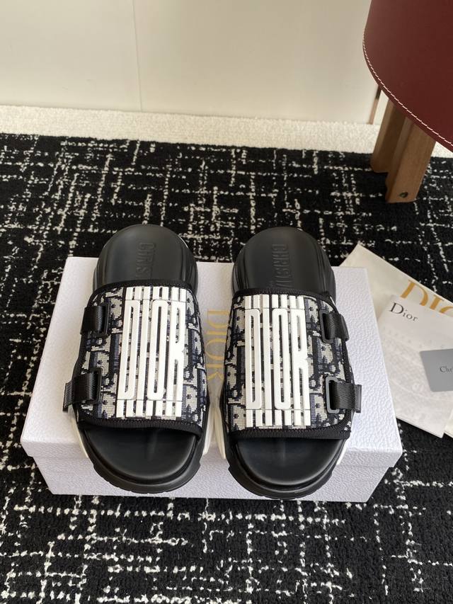 代购级 Dior 25Ss 春夏最新款 超轻发泡大底 沙滩拖鞋 夏威夷沙滩运动拖鞋 Angelababy入主迪 奥春夏力推系列 官网暂不接受预订部分专柜有售 顶