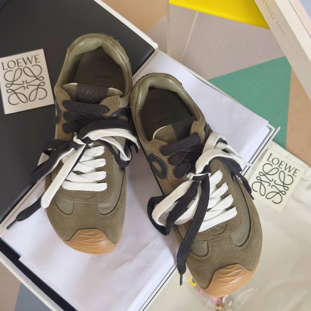 顶级版本：情侣款 Loewe 罗意威 最新走秀款 Ballet Runner 2.0情侣款 芭蕾 休闲 运动鞋 德训鞋 阿甘鞋 原版购入开发 做货 尼龙和牛皮革