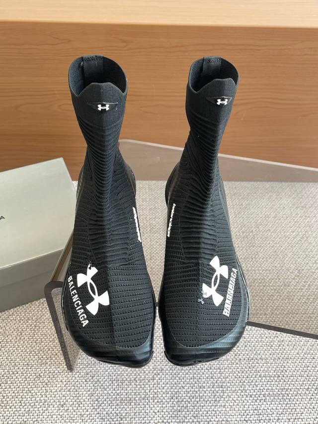 巴黎世家Balenciaga春夏秀款安德玛联名情侣款袜子鞋 Balenciaga和Under Armour胶囊系列是一个高端奢侈品牌与运动品牌的大胆合作 Bal