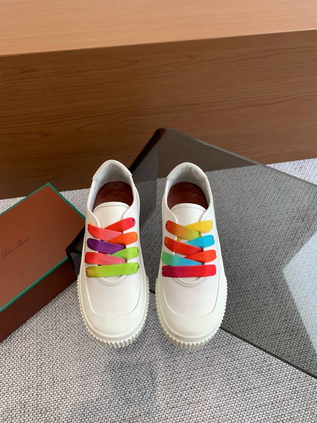 Loro Piana 诺悠翩雅 早春新款休闲鞋小白鞋 面料：意大利进口牛皮 进口特殊材料 内里：意大利进口白色 绵羊皮 鞋底：原版1:1开模，橡胶大底 码数：3