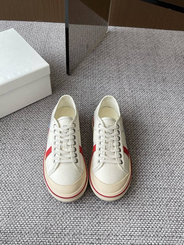 Bottega Veneta Bv25Ss 新款复古运动鞋 情侣款 Bv全新的 Eliot