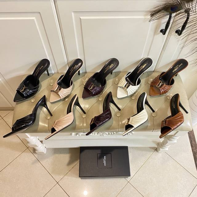 出厂价P ，圣罗兰Ysl 尖头拖，平底 6Cm 9Cm三个高度可选，牛油皮面，羊皮里，真皮大底，35-41码 42，43，44码定做不退换