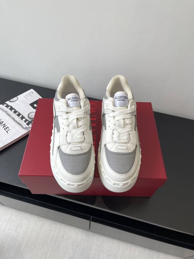 Valentino 华伦天奴 25Ss新品 Freedots运动鞋 厚底小白鞋 休闲鞋 舒适百搭 原版购入开发 全部采用原版材料制作 追求最高品质 所有细节严格