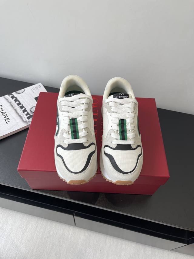 Valentino 华伦天奴 25Ss新款休闲 厚底老爹鞋 运动鞋 情侣款 各种色彩搭配吸睛十足 激活魅力无限的阳光少年 鞋子设计将潮酷融合日常造型 街头感十足